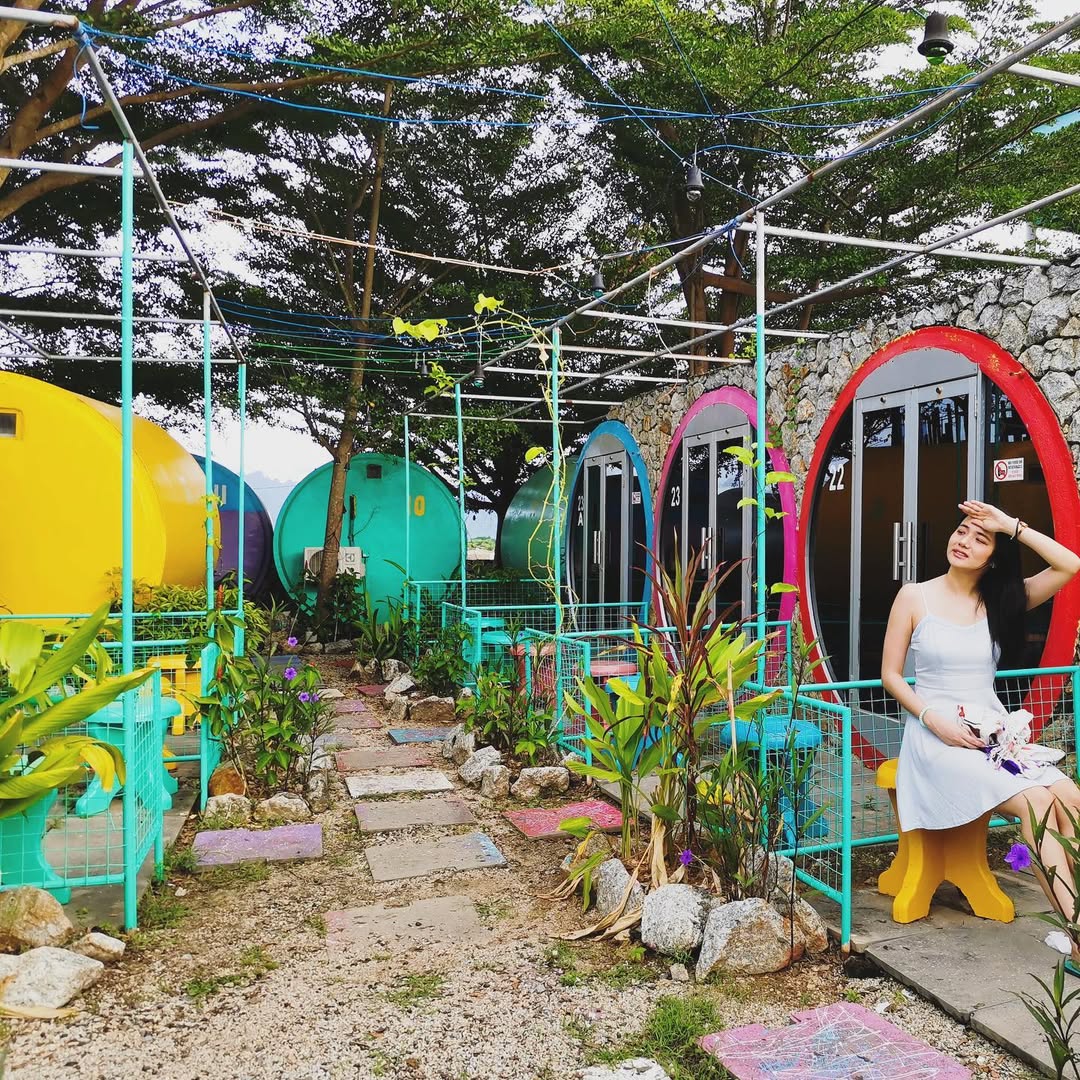 Colorful-Tube-Rooms-at-Tubotel-Langkawi